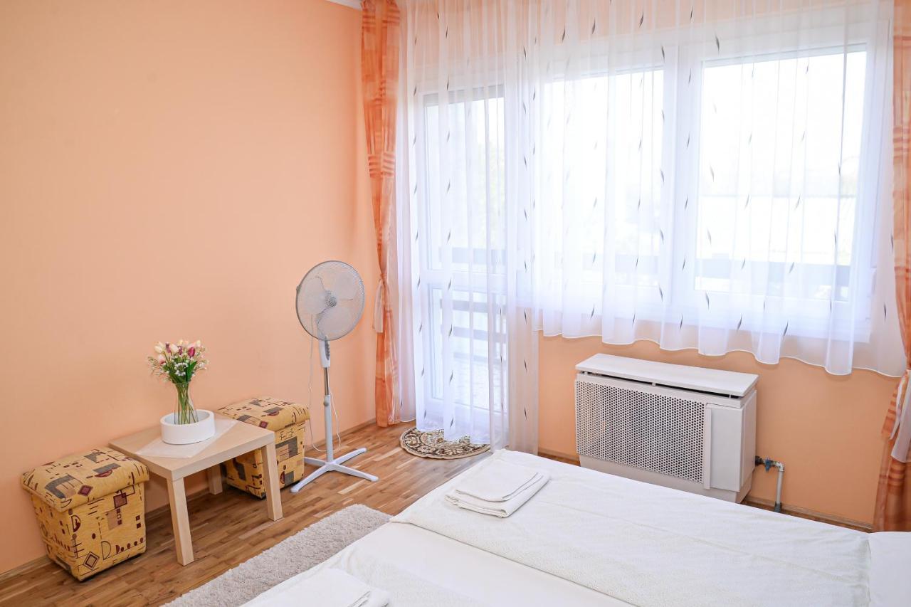 Lilla Vendégház Hajduszoboszlo Exterior foto