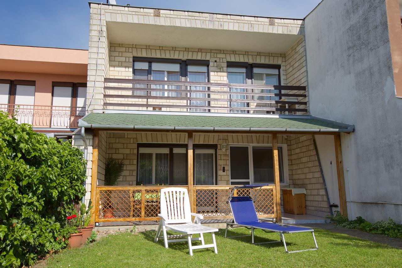 Lilla Vendégház Hajduszoboszlo Exterior foto
